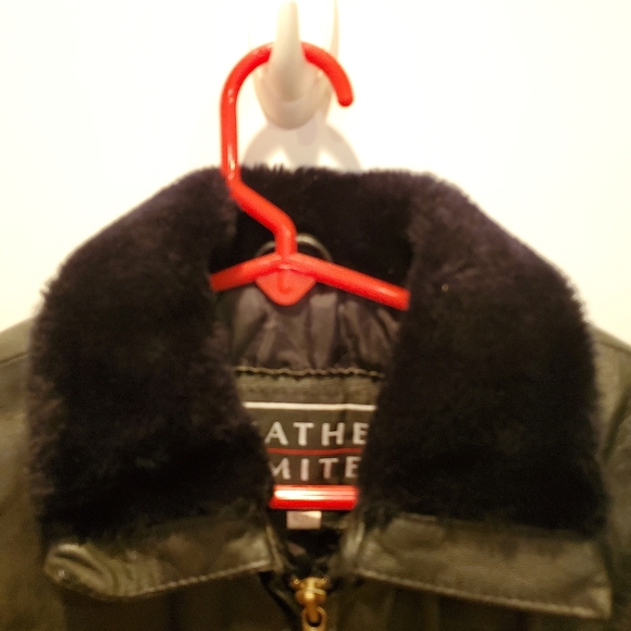 Genuine leather and faux fur coat. - Picture 2 of 4